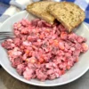 Jednoduchý cviklový šalát ​s cottage cheesom a kukuricou​