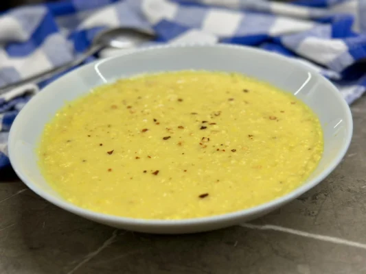 Kukuričná krémová polievka s chilli papričkami