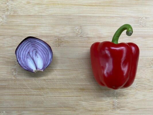 paprika a polka cibule