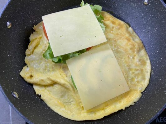 syr na zelenine na omelete