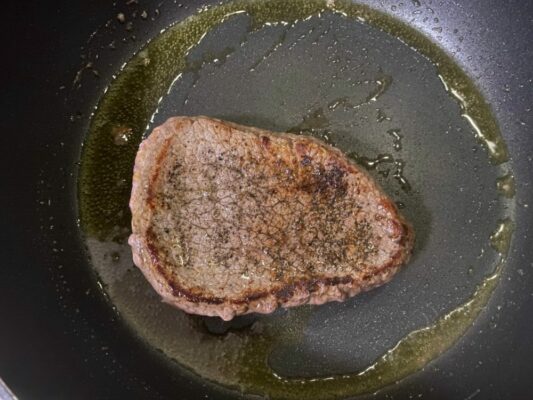 steak na panvici