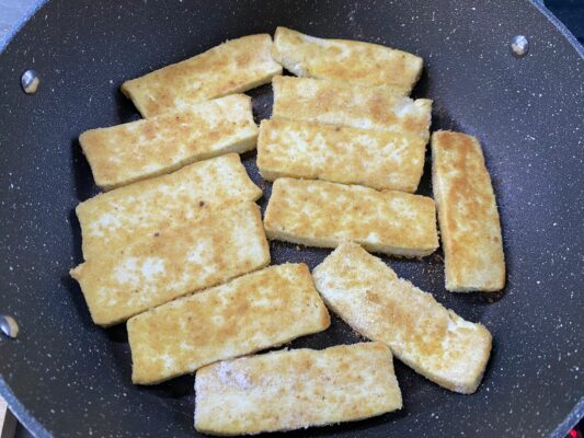tofu v panvici