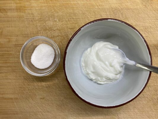 jogurt a cukor