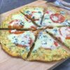 Cuketová pizza s nivou a mozzarellou