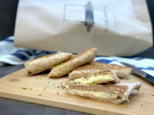 Mini lososové kapsy so zemiakovo-syrovou náplňou a čerstvou pažítkou