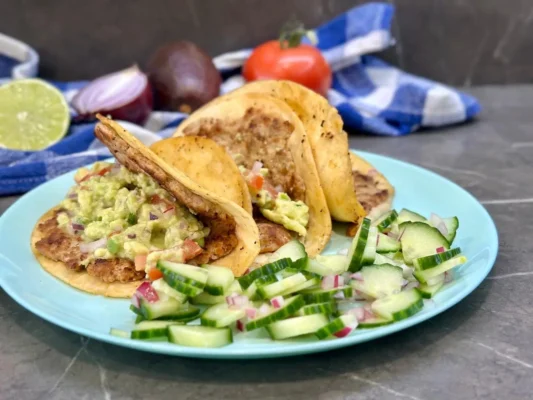 Morčacie tacos placky s guacamole a uhorkovo-cibuľovým šalátom