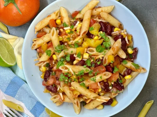 Tex-mex cestovinový šalát s fazuľou, kukuricou a cheddarom2